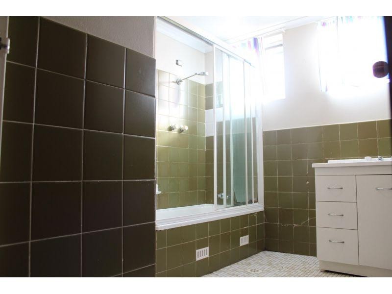 2/15 Gilmore Street, West Wollongong NSW 2500