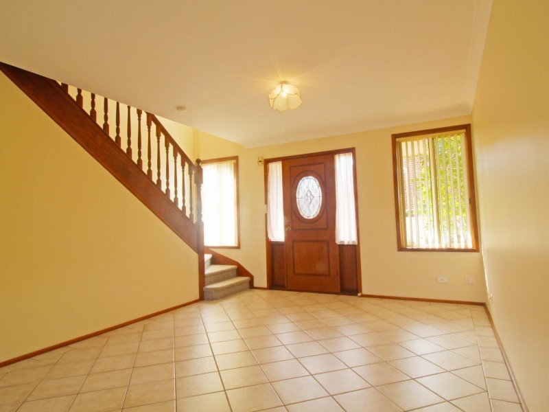 2/8 Platypus Close, Figtree NSW 2525