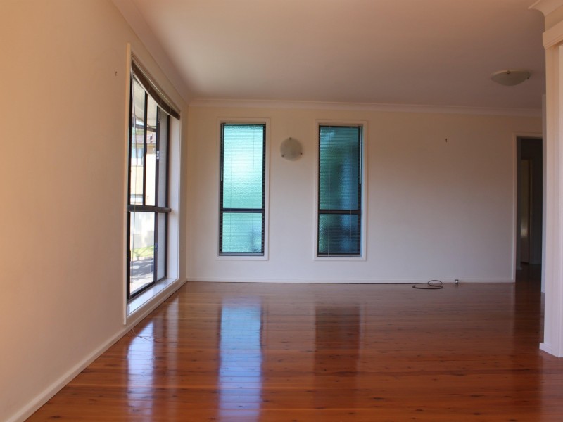 4 White Place, Figtree NSW 2525