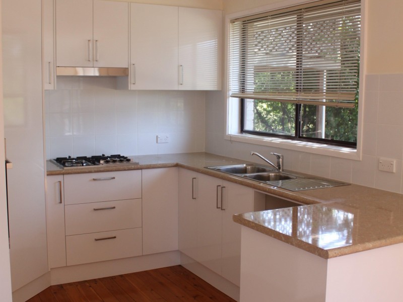 4 White Place, Figtree NSW 2525