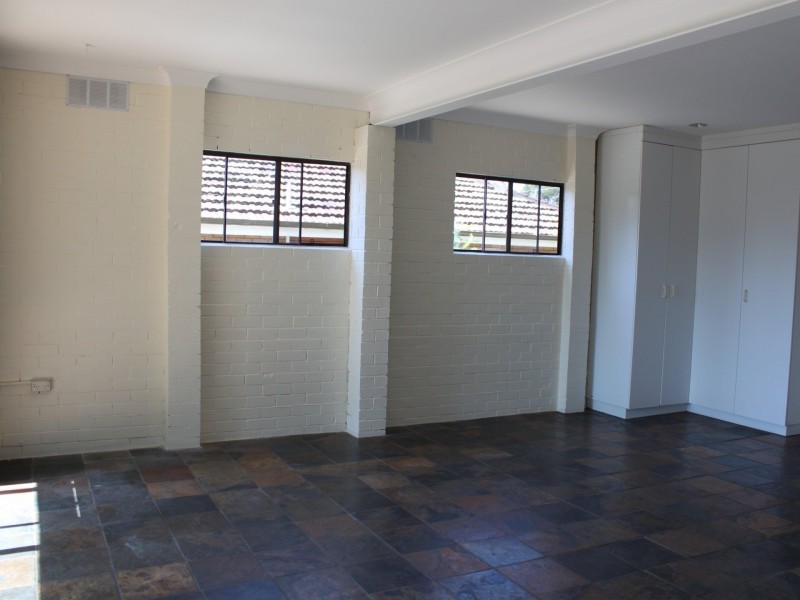 4 White Place, Figtree NSW 2525