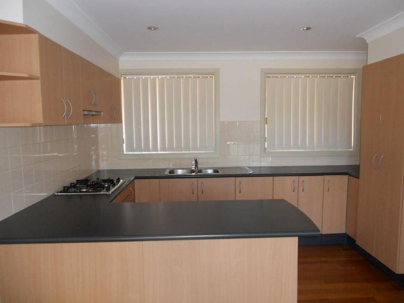 2/17 Railway Crescent, North Wollongong NSW 2500