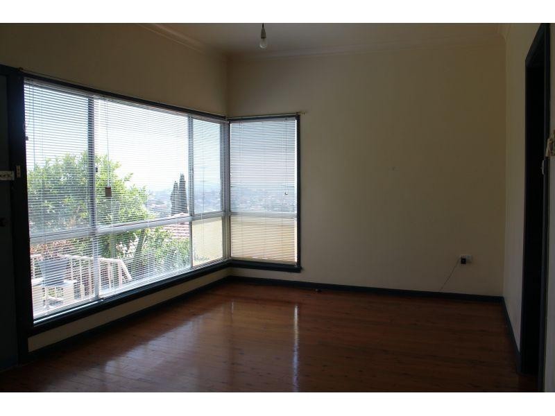 4/16 Kelvin Road, Coniston NSW 2500