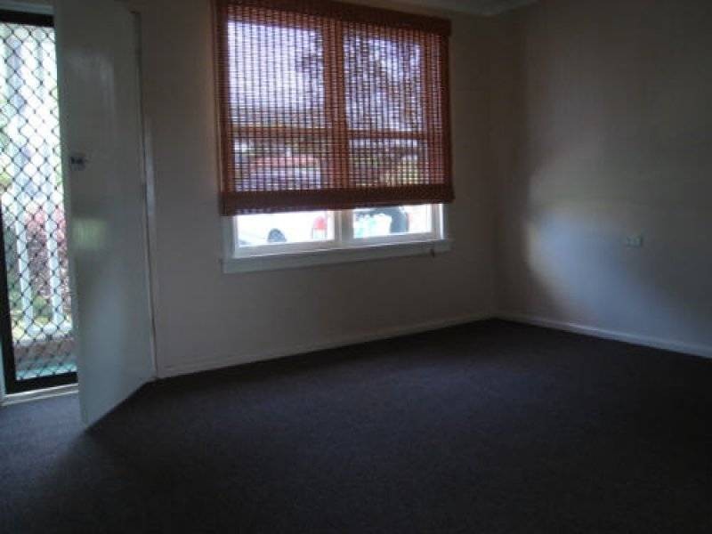 17 Beaton Street, Lake Illawarra NSW 2528