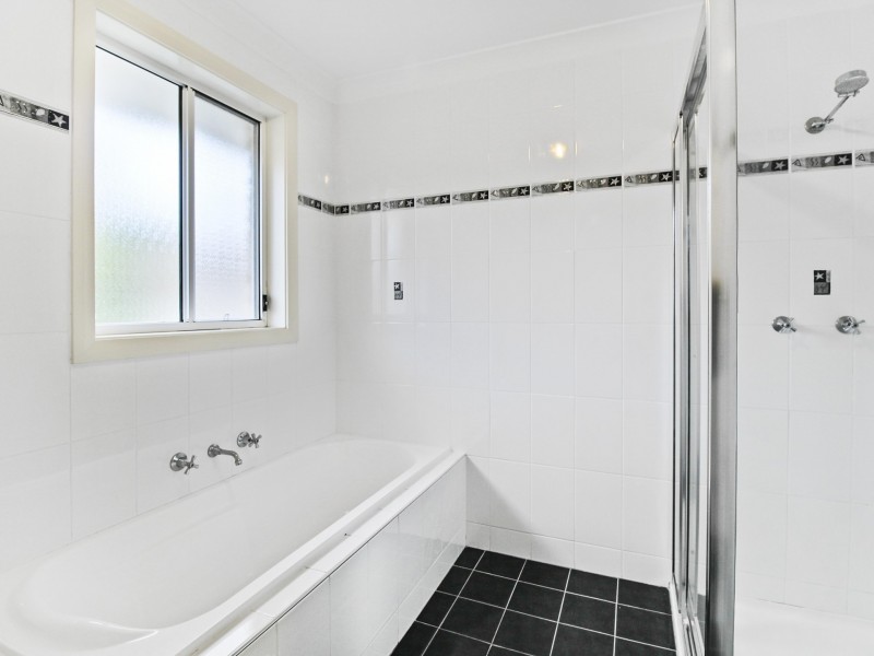 2/3 Chaffey Place, Albion Park NSW 2527