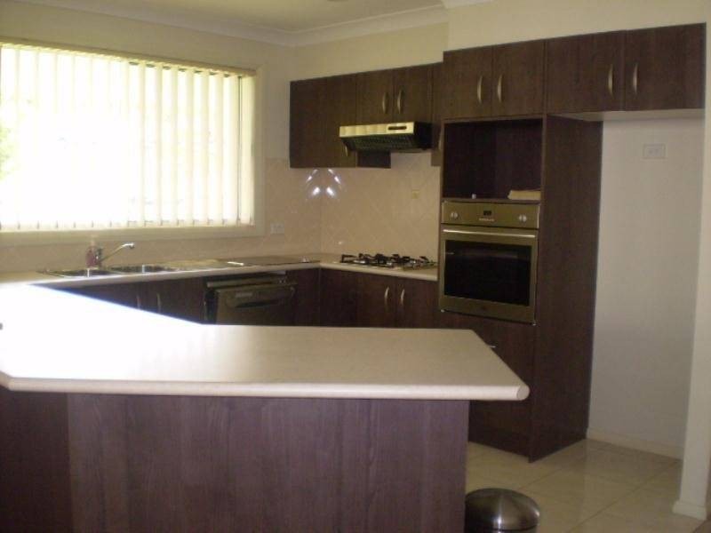 2/3 Chaffey Place, Albion Park NSW 2527