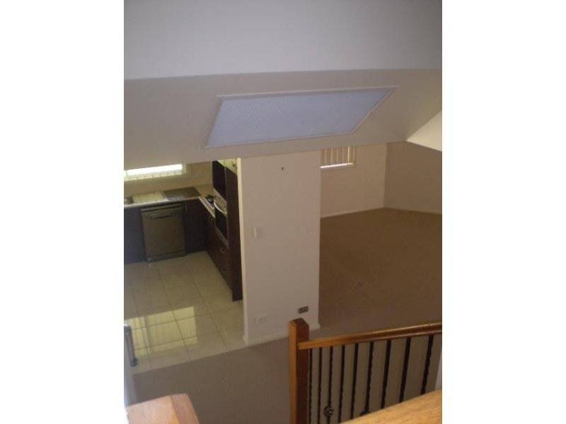 2/3 Chaffey Place, Albion Park NSW 2527