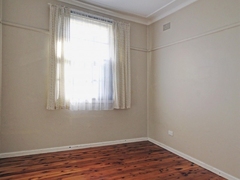 48 Lindsay Street, Unanderra NSW 2526