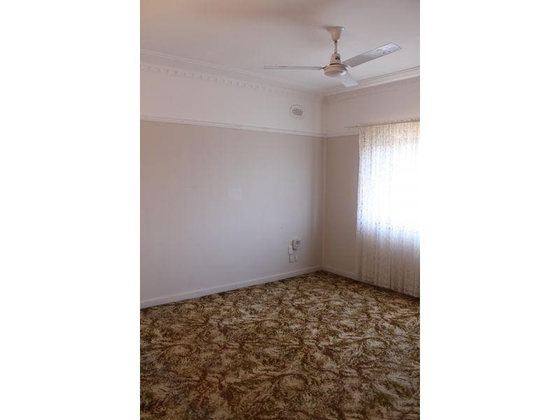 8 Third Ave North, Warrawong NSW 2502