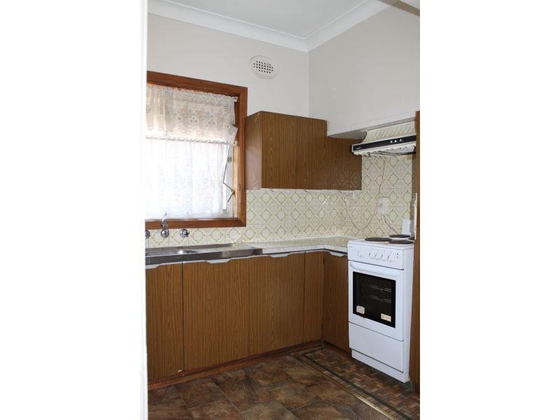 8 Third Ave North, Warrawong NSW 2502