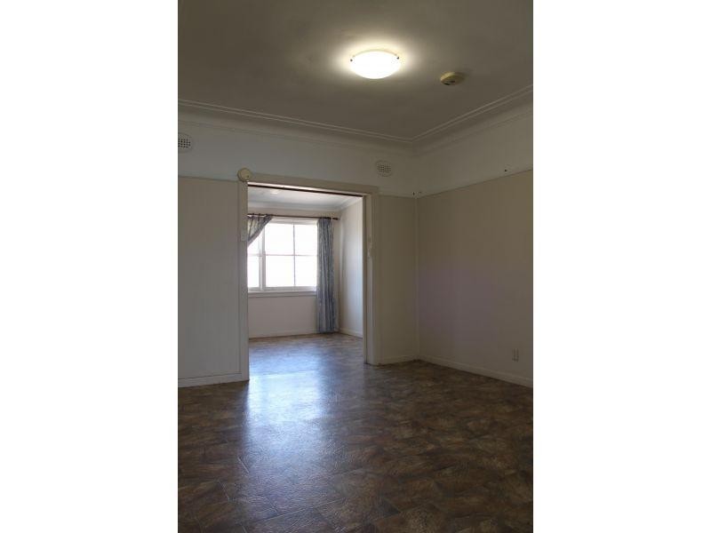 8 Third Ave North, Warrawong NSW 2502