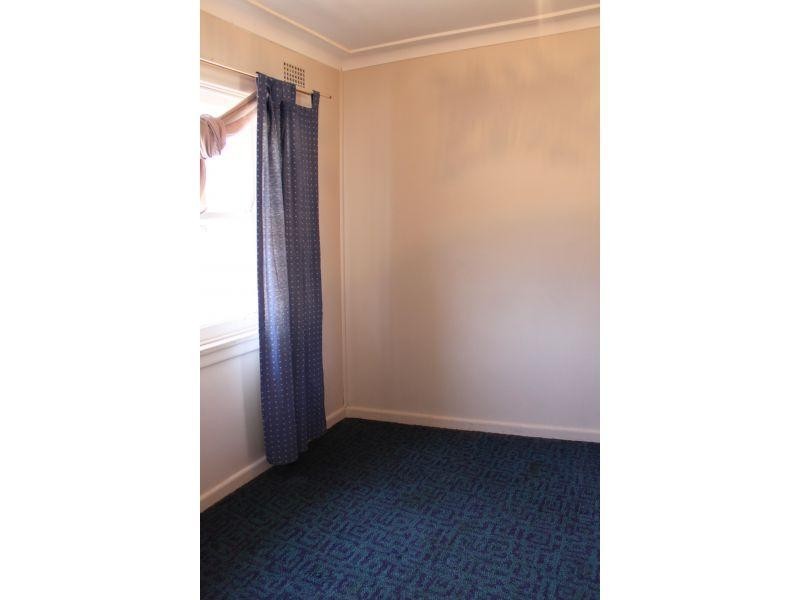8 Third Ave North, Warrawong NSW 2502