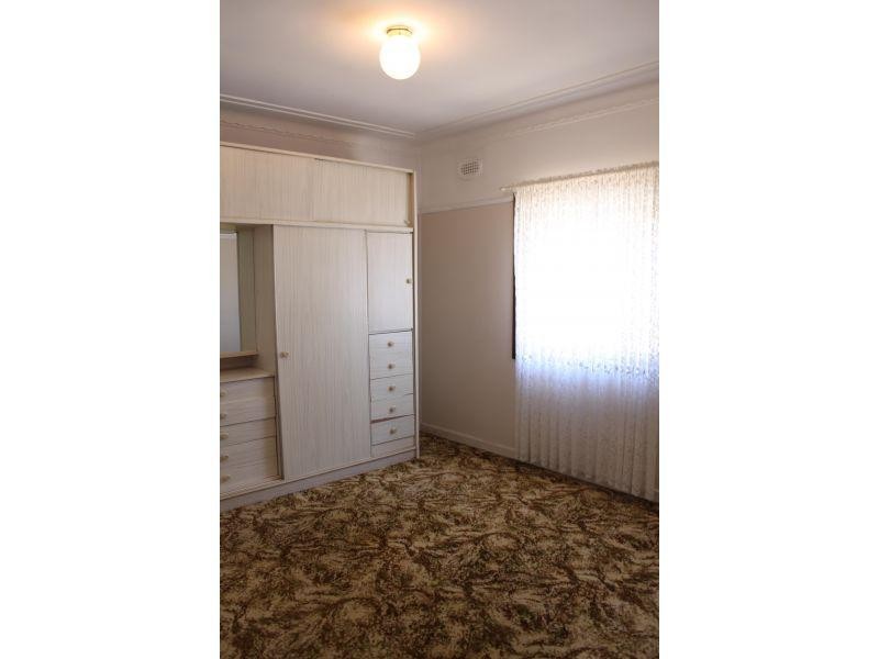 8 Third Ave North, Warrawong NSW 2502