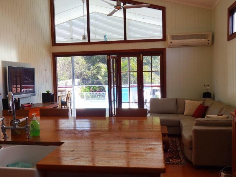 10 Bower St, Annerley QLD 4103