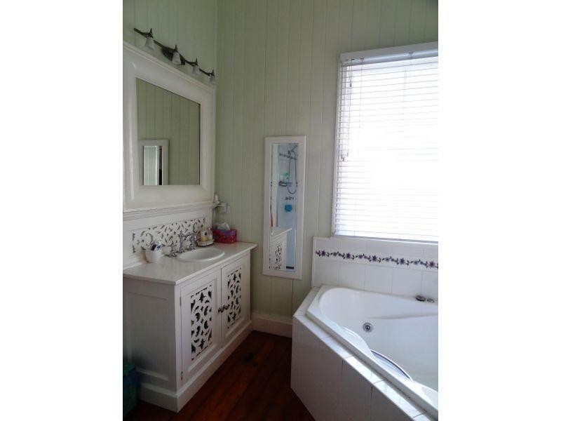 10 Bower St, Annerley QLD 4103