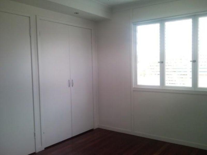 8 Redbank Road, Redcliffe QLD 4020