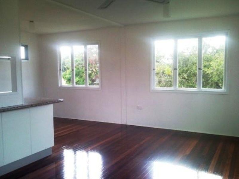 8 Redbank Road, Redcliffe QLD 4020