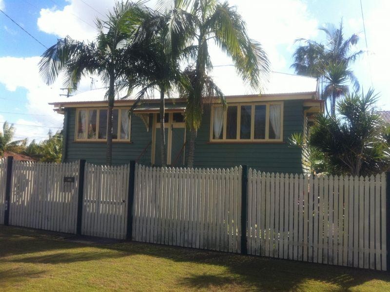49 Violet Street CNR of Strabroke Ave, Wynnum QLD 4178