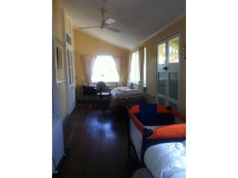 49 Violet Street CNR of Strabroke Ave, Wynnum QLD 4178