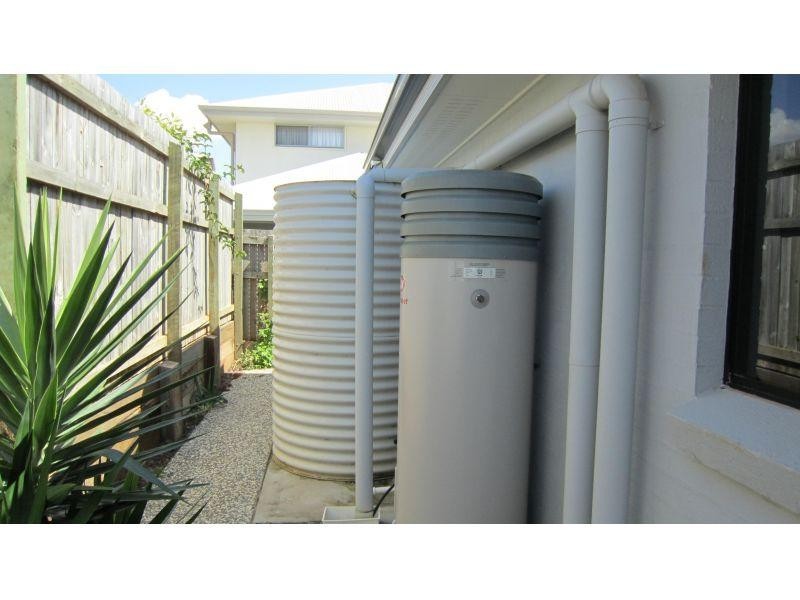 18 Hillcrest Street, Wellington Point QLD 4160