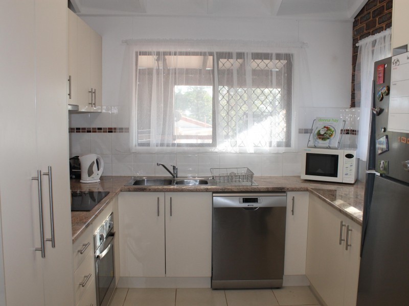 63 Haggup Street, Cleveland QLD 4163