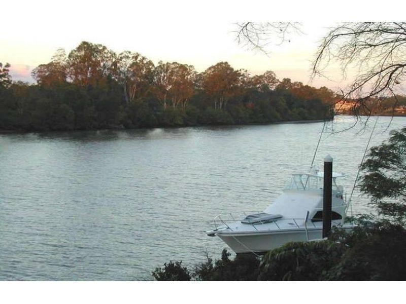 101 King Arthur Terrace, Tennyson QLD 4105