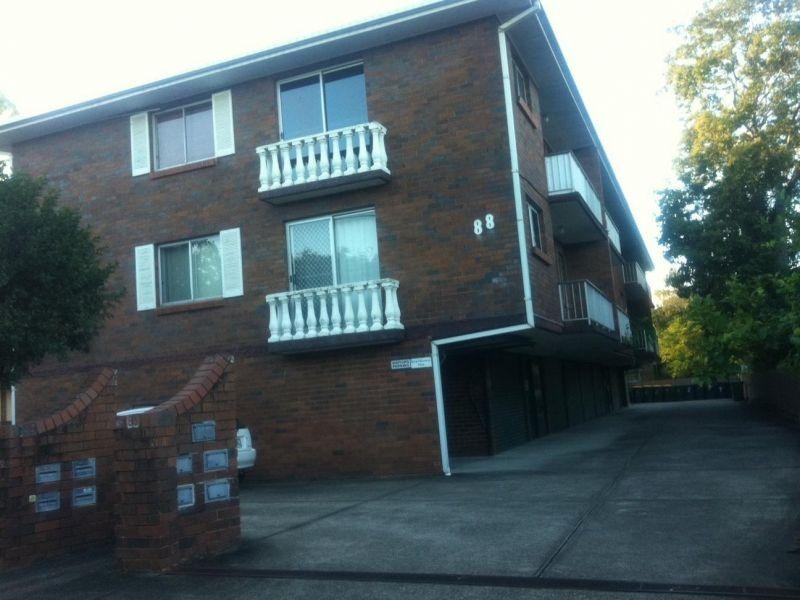 4/88 Victoria Terrace, Greenslopes QLD 4120