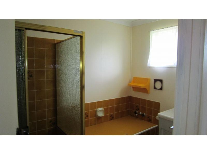 2 Tina Street, Redland Bay QLD 4165