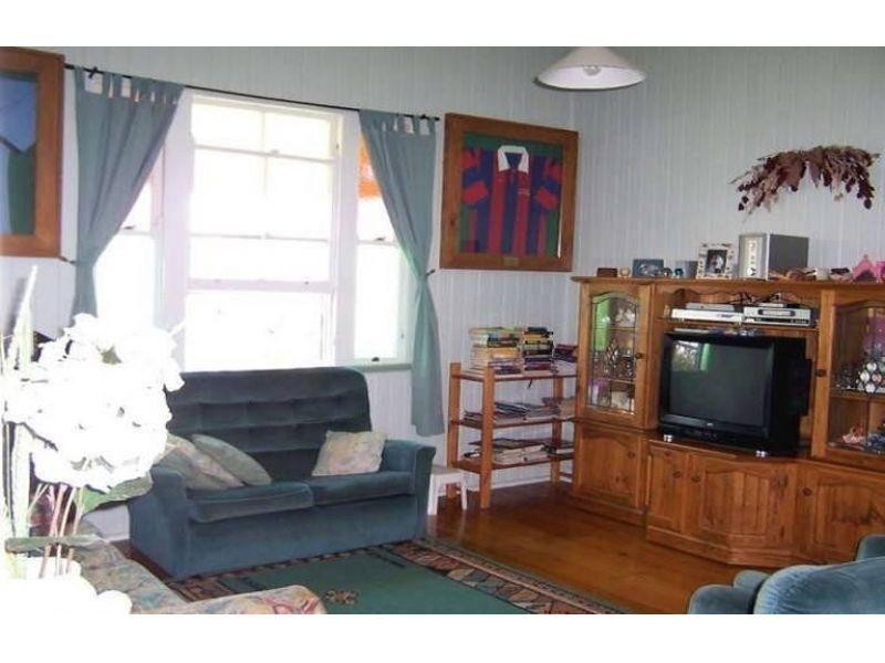 33 Seaford Street, Wynnum QLD 4178
