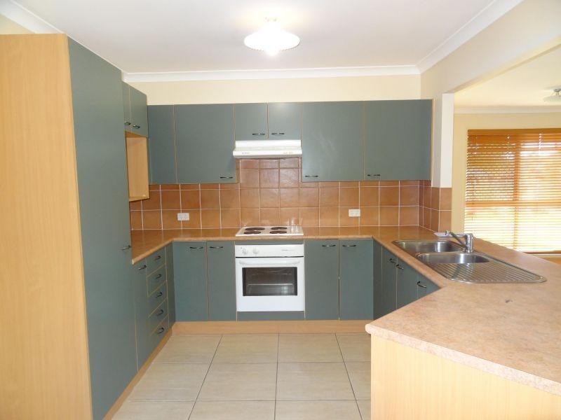 12 Lucy Court, Ormiston QLD 4160