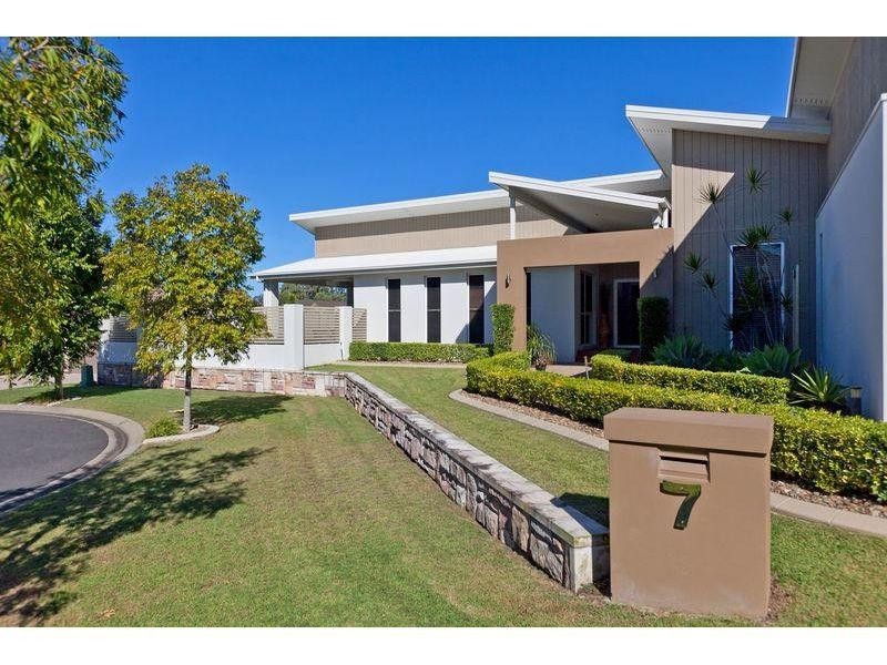 7 Ashburton Place, Wakerley QLD 4154