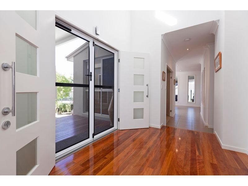 7 Ashburton Place, Wakerley QLD 4154