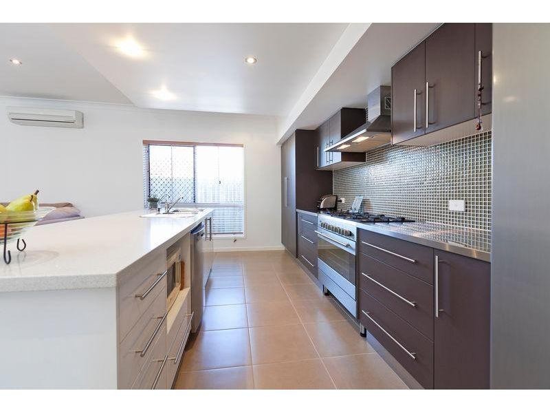 7 Ashburton Place, Wakerley QLD 4154