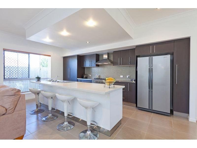7 Ashburton Place, Wakerley QLD 4154