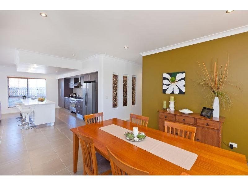7 Ashburton Place, Wakerley QLD 4154