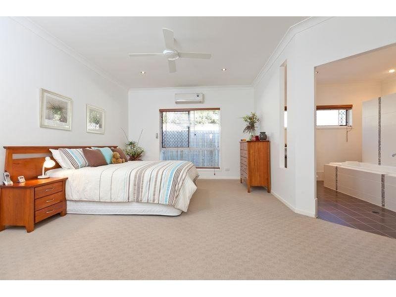 7 Ashburton Place, Wakerley QLD 4154