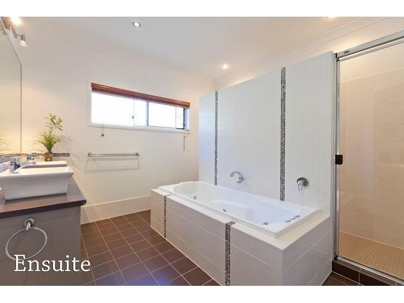 7 Ashburton Place, Wakerley QLD 4154
