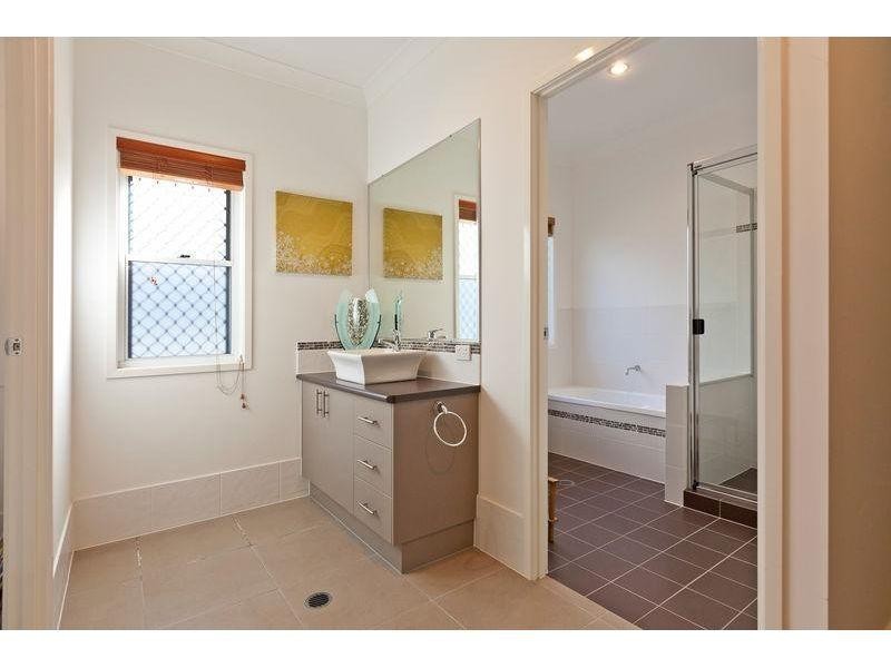 7 Ashburton Place, Wakerley QLD 4154