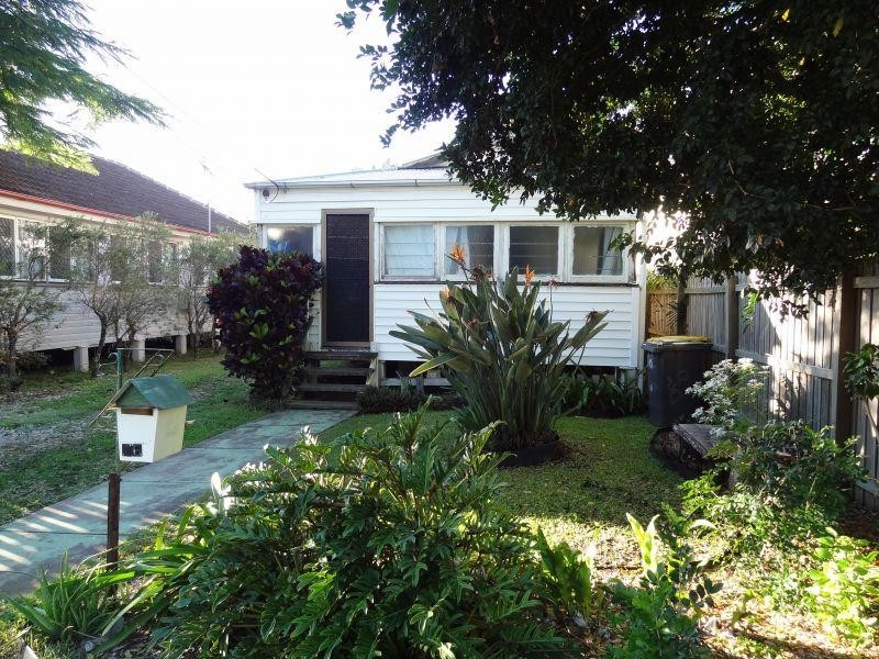 16 Earl Parade, Manly QLD 4179