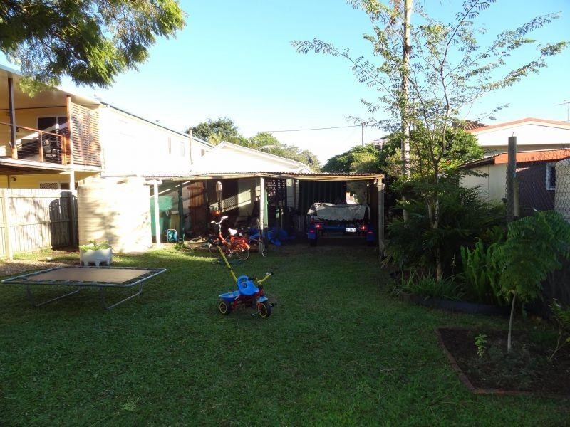 16 Earl Parade, Manly QLD 4179