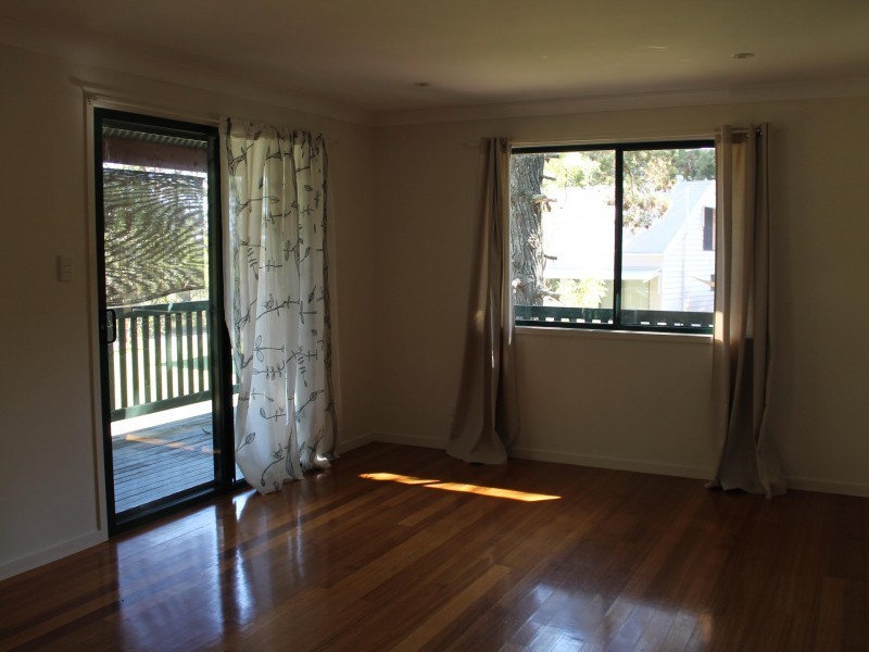 4 Pandanus Street, Coochiemudlo Island QLD 4184