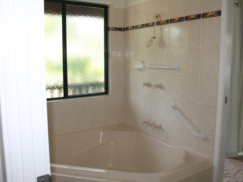 4 Pandanus Street, Coochiemudlo Island QLD 4184