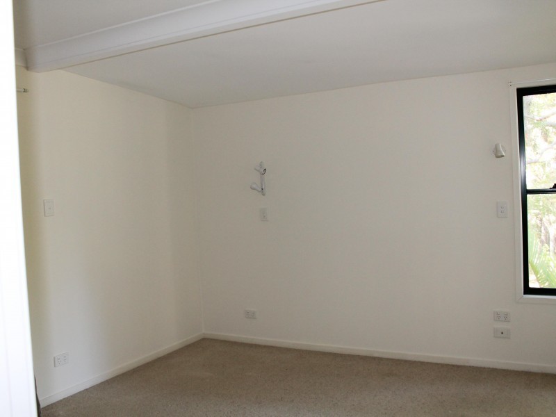 4 Pandanus Street, Coochiemudlo Island QLD 4184