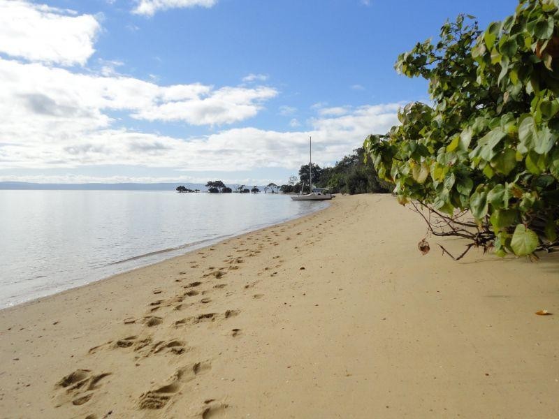 4 Pandanus Street, Coochiemudlo Island QLD 4184