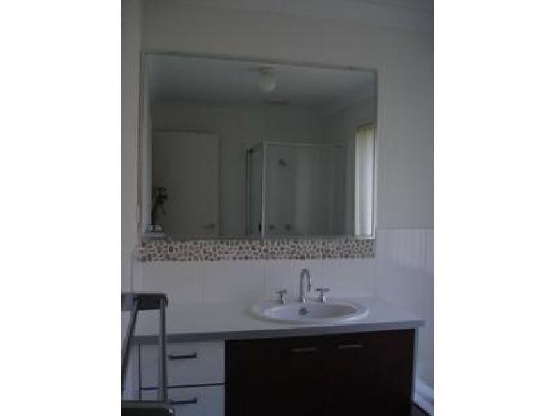 2 Whitsunday Street, Redland Bay QLD 4165