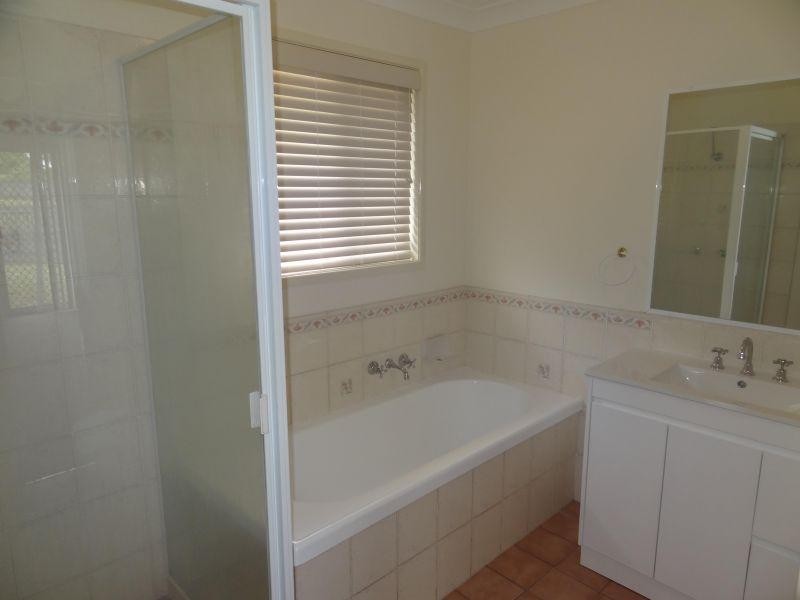 1 Spring Close, Calamvale QLD 4116