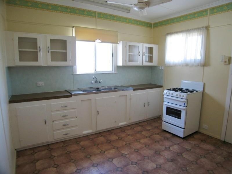 19 Waverley Road, Camp Hill QLD 4152