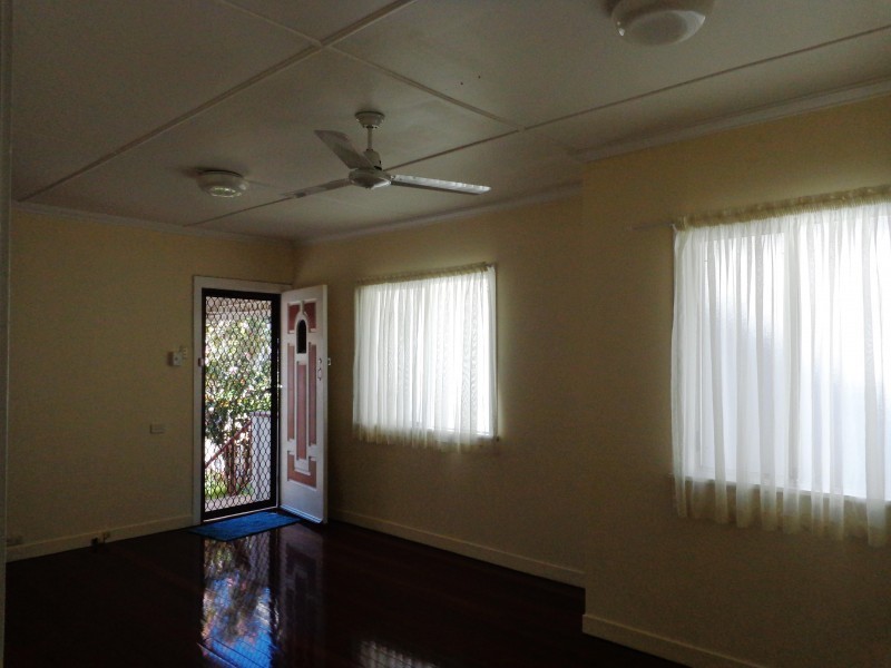 19 Waverley Road, Camp Hill QLD 4152