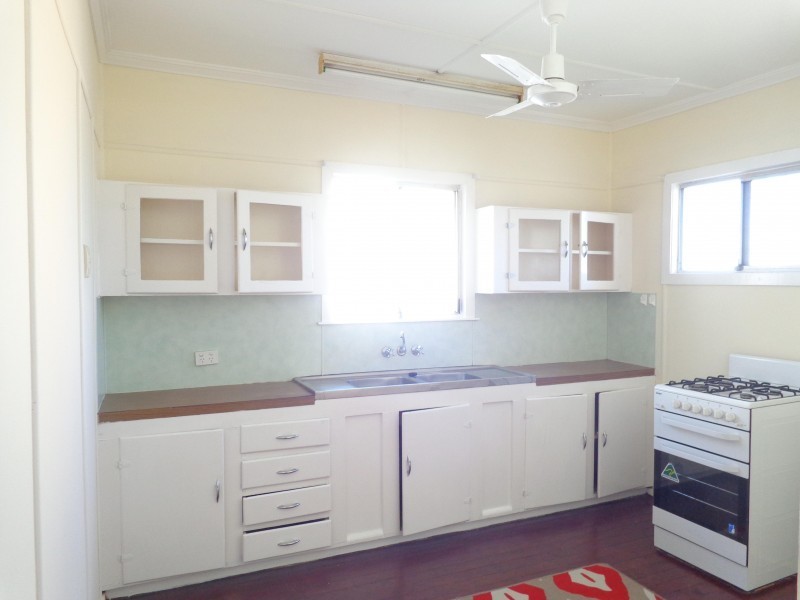 19 Waverley Road, Camp Hill QLD 4152