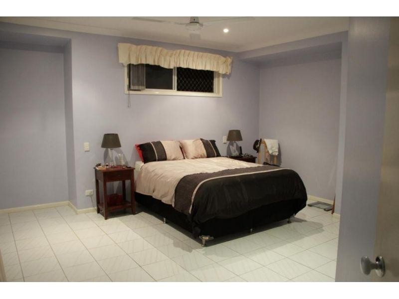 94 Dorsal Road, Birkdale QLD 4159